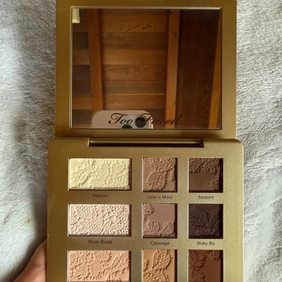 Too Faced Natural Matte Eyeshadow Palette - Elegant Neutrals - Picture 4 of 4